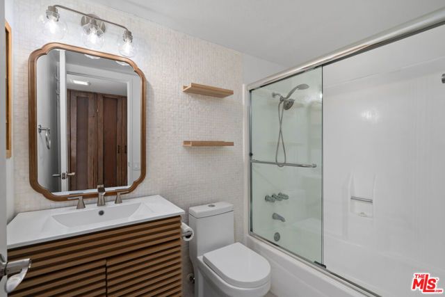 6225 Shoup Avenue 109, Woodland Hills (los Angeles), CA 91367