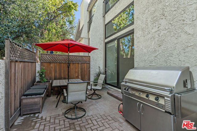 6225 Shoup Avenue 109, Woodland Hills (los Angeles), CA 91367