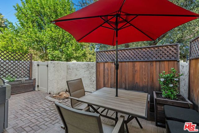 6225 Shoup Avenue 109, Woodland Hills (los Angeles), CA 91367