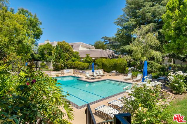 6225 Shoup Avenue 109, Woodland Hills (los Angeles), CA 91367