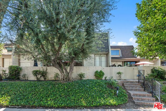 6225 Shoup Avenue 109, Woodland Hills (los Angeles), CA 91367