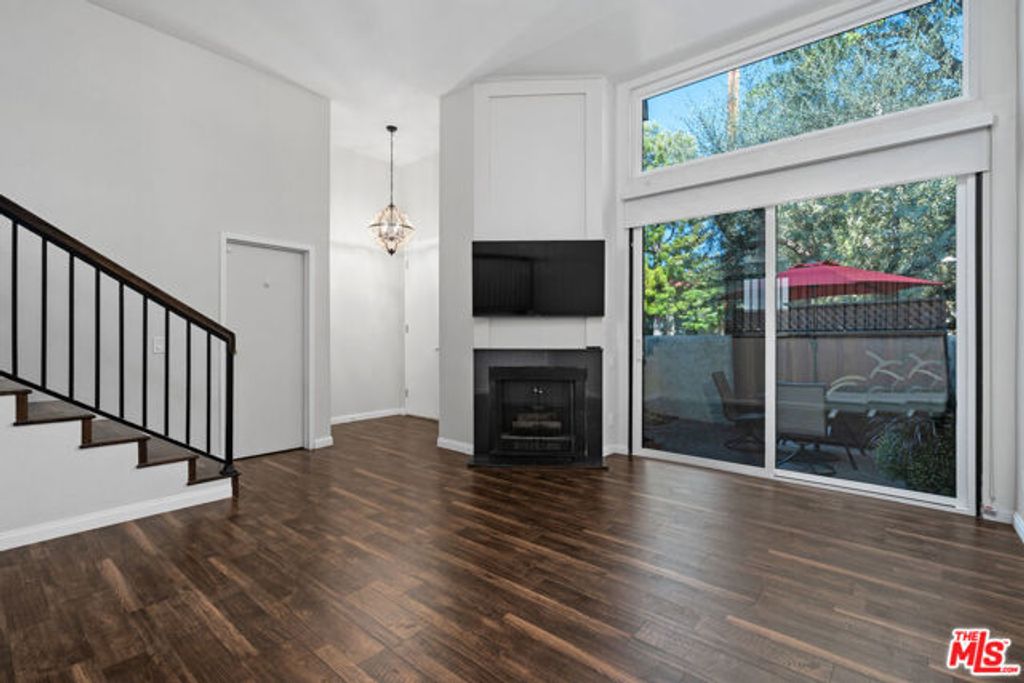 6225 Shoup Avenue 109, Woodland Hills (los Angeles), CA 91367