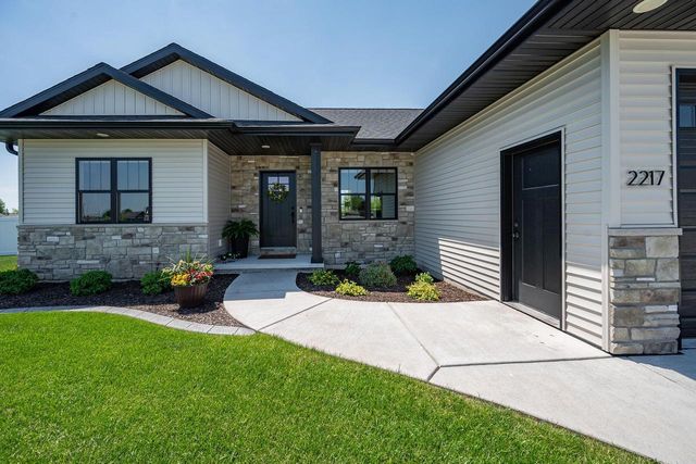 2217 FOX POINT COURT, De Pere, WI 54115