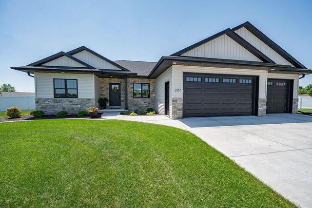 2217 FOX POINT COURT, De Pere, WI 54115