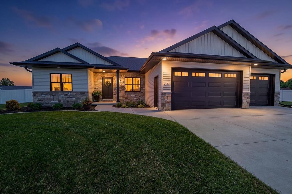 2217 FOX POINT COURT, De Pere, WI 54115