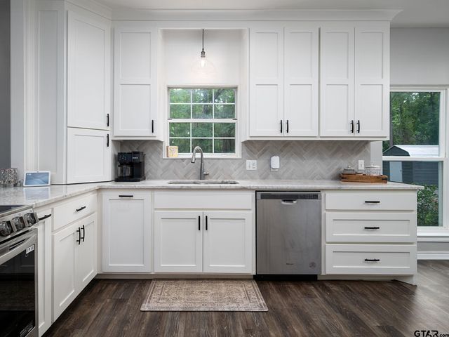 14121 Pine Overlook Dr, Flint, TX 75762