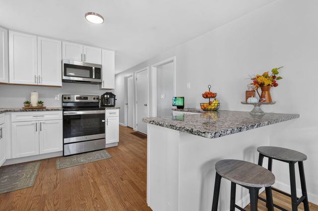 120 Mooresville Road, Manchester, NH 03103