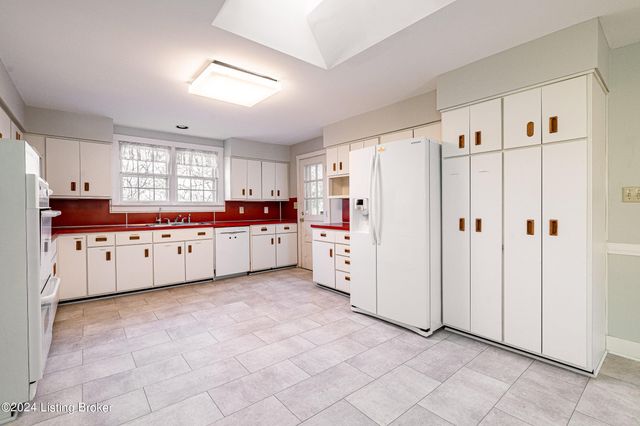 8221 Wolf Pen Branch Rd, Prospect, KY 40059