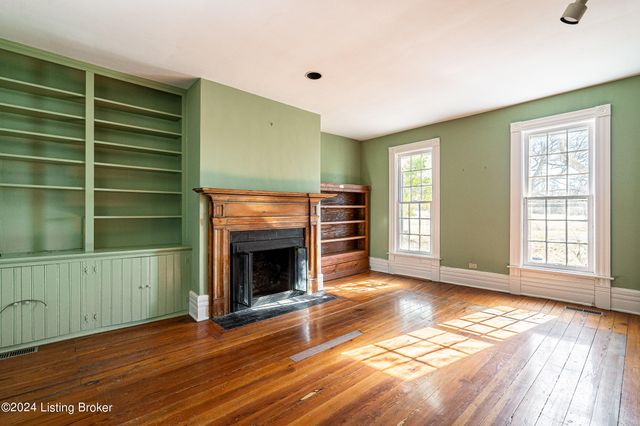 8221 Wolf Pen Branch Rd, Prospect, KY 40059