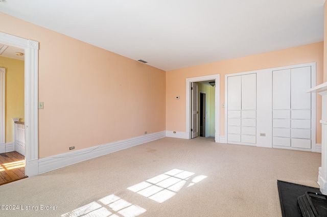 8221 Wolf Pen Branch Rd, Prospect, KY 40059