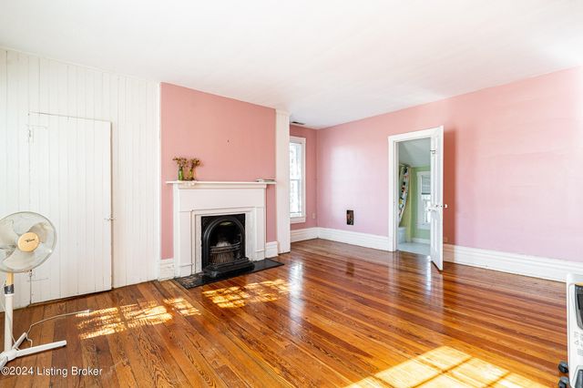 8221 Wolf Pen Branch Rd, Prospect, KY 40059