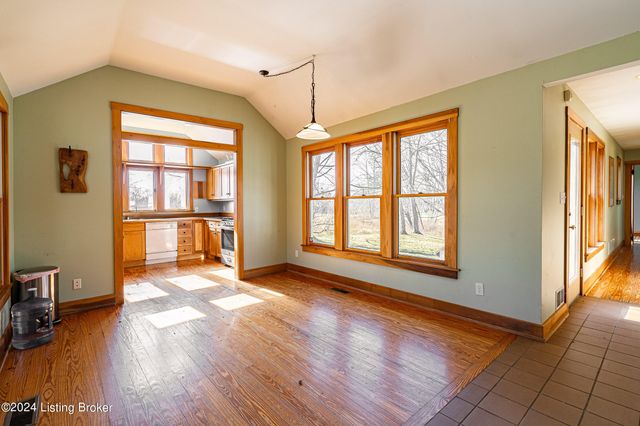 8221 Wolf Pen Branch Rd, Prospect, KY 40059
