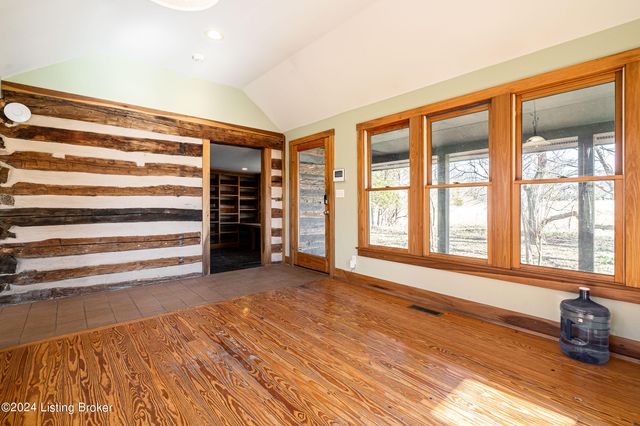 8221 Wolf Pen Branch Rd, Prospect, KY 40059