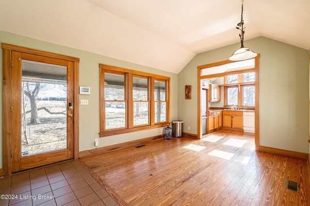 8221 Wolf Pen Branch Rd, Prospect, KY 40059