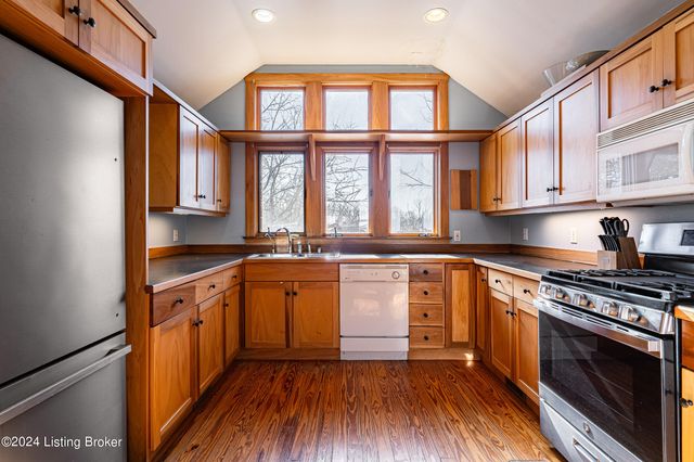 8221 Wolf Pen Branch Rd, Prospect, KY 40059