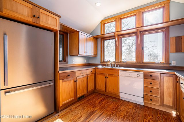 8221 Wolf Pen Branch Rd, Prospect, KY 40059