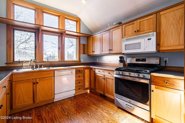 8221 Wolf Pen Branch Rd, Prospect, KY 40059