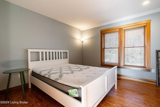 8221 Wolf Pen Branch Rd, Prospect, KY 40059