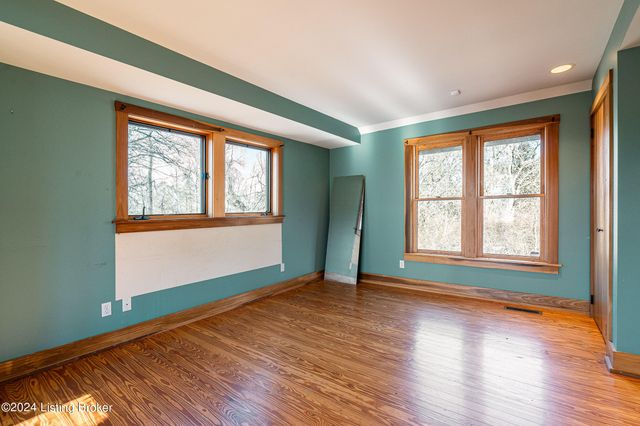 8221 Wolf Pen Branch Rd, Prospect, KY 40059