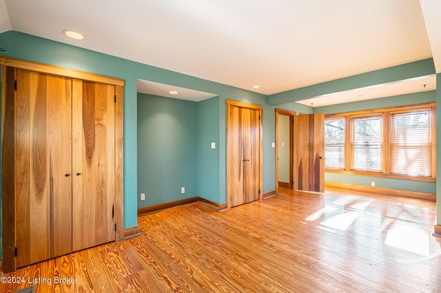 8221 Wolf Pen Branch Rd, Prospect, KY 40059