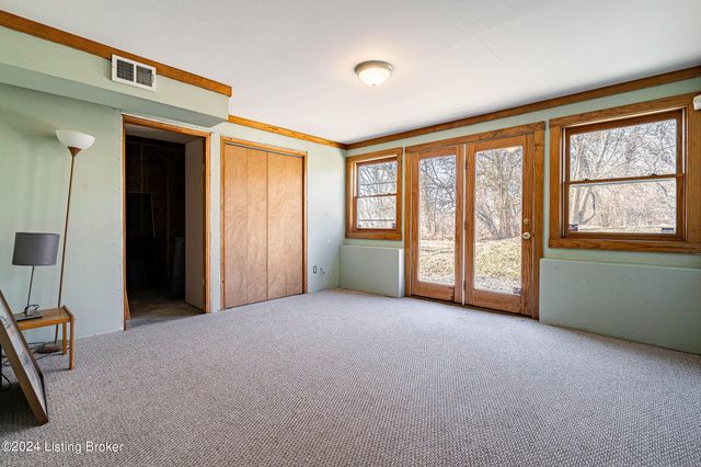 8221 Wolf Pen Branch Rd, Prospect, KY 40059