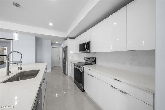 2606 NW 10th TER, Cape Coral, FL 33993