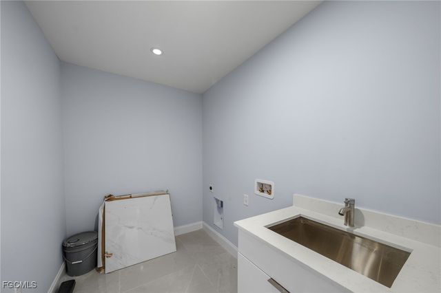 2606 NW 10th TER, Cape Coral, FL 33993