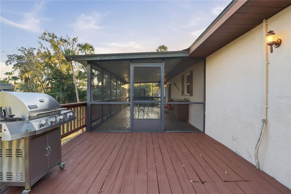 Image 17 of property listing at 1729 SE 3RD COURT, Crystal River, FL 34429