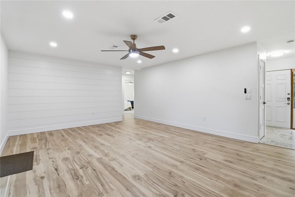 Image 18 of property listing at 1729 SE 3RD COURT, Crystal River, FL 34429