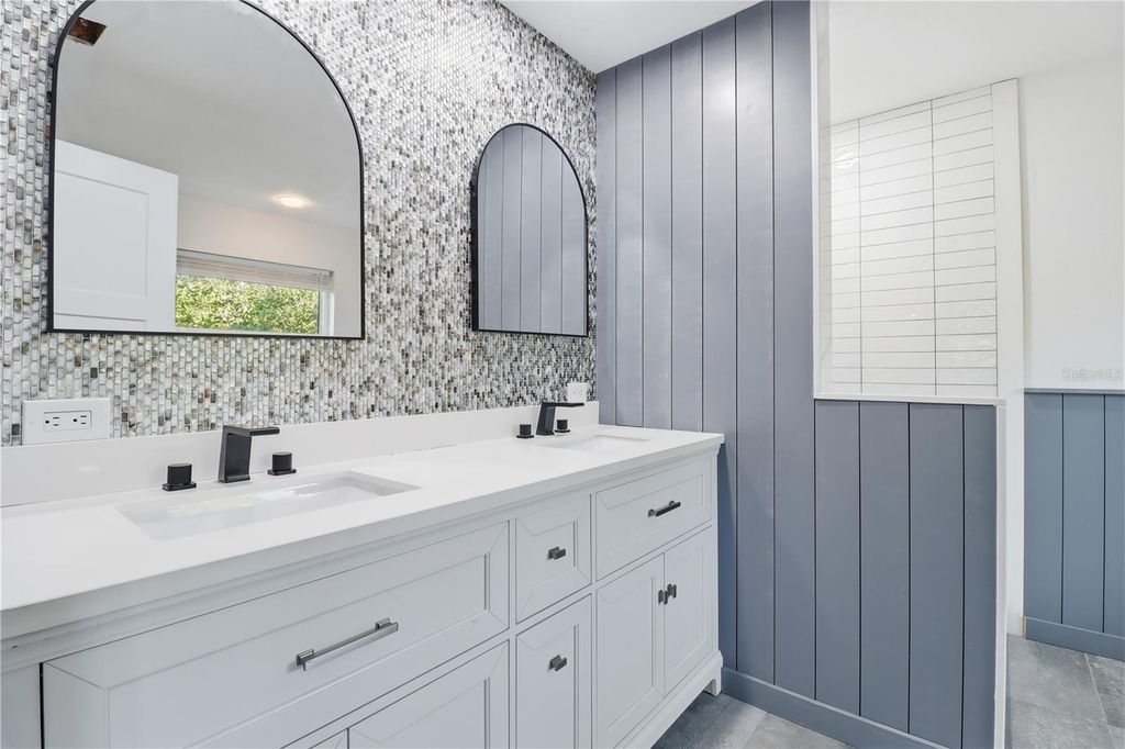 Image 23 of property listing at 1729 SE 3RD COURT, Crystal River, FL 34429