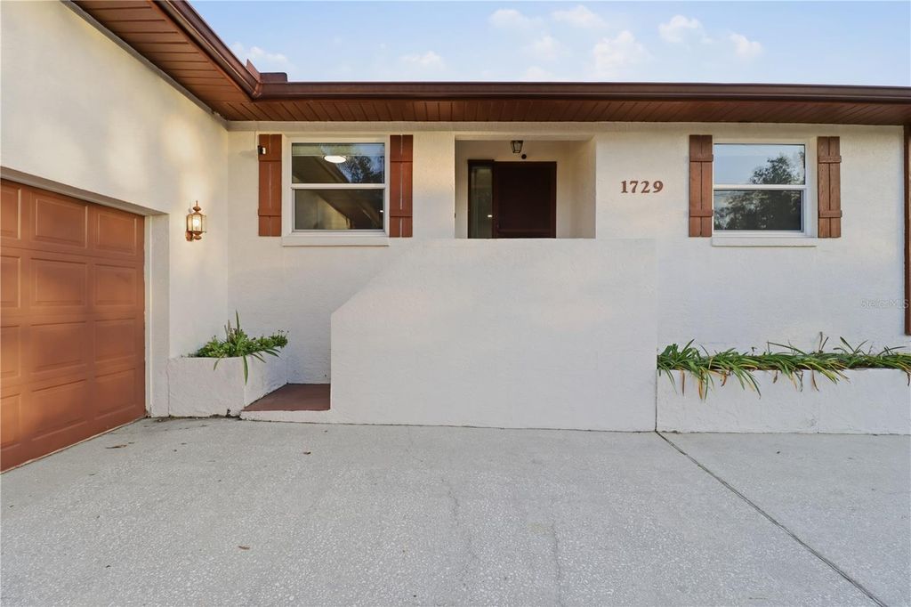 Image 30 of property listing at 1729 SE 3RD COURT, Crystal River, FL 34429