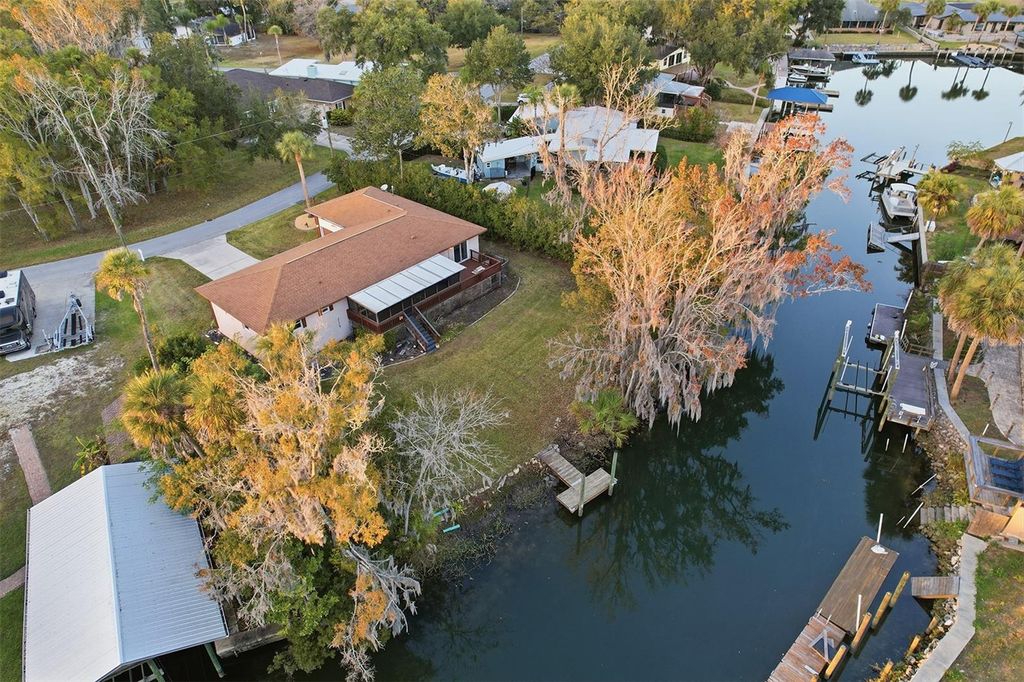 Image 40 of property listing at 1729 SE 3RD COURT, Crystal River, FL 34429