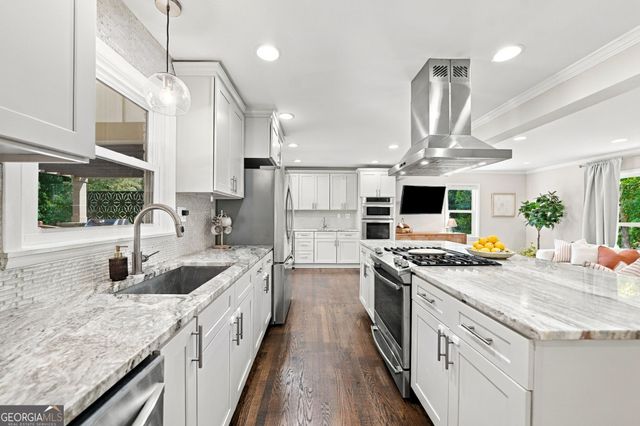 9875 La View Circle, Roswell, GA 30075