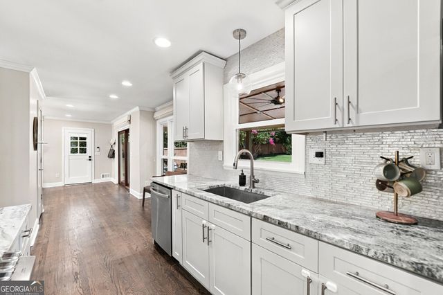 9875 La View Circle, Roswell, GA 30075