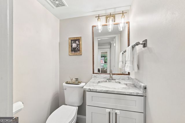 9875 La View Circle, Roswell, GA 30075
