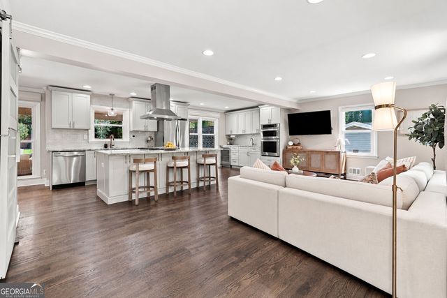9875 La View Circle, Roswell, GA 30075