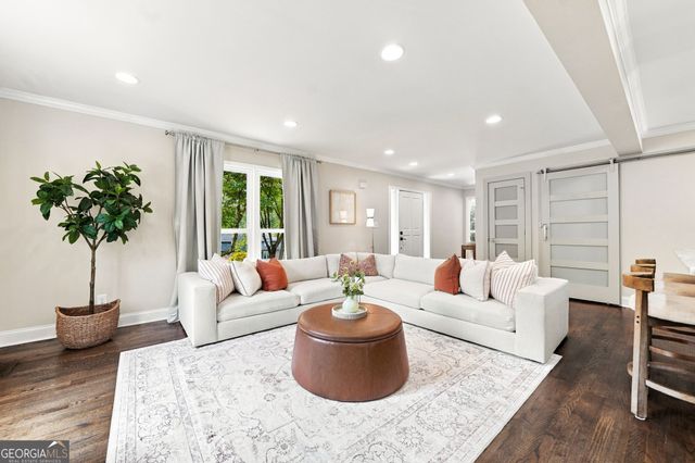 9875 La View Circle, Roswell, GA 30075