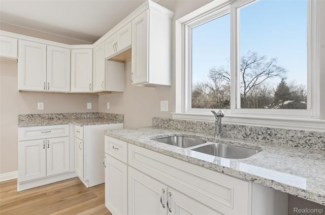 16515 Savor Lane, Clinton Charter Township, MI 48035