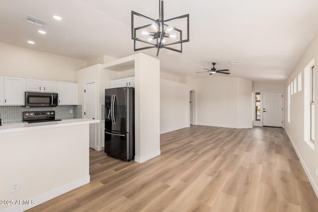 1521 E CHAMBERS Street, Phoenix, AZ 85040