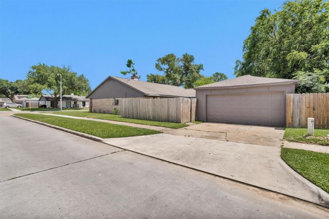 4735 Lost Oak Drive, Spring, TX 77388