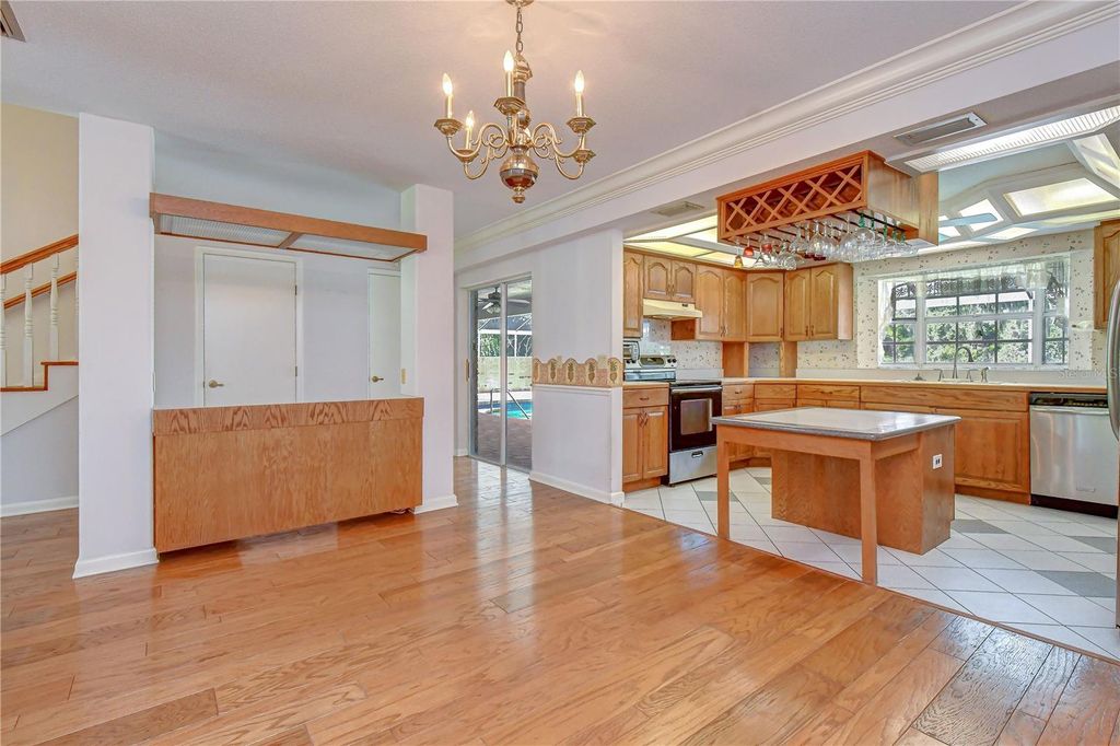 Image 11 of property listing at 914 S MILLER ROAD, Valrico, FL 33594