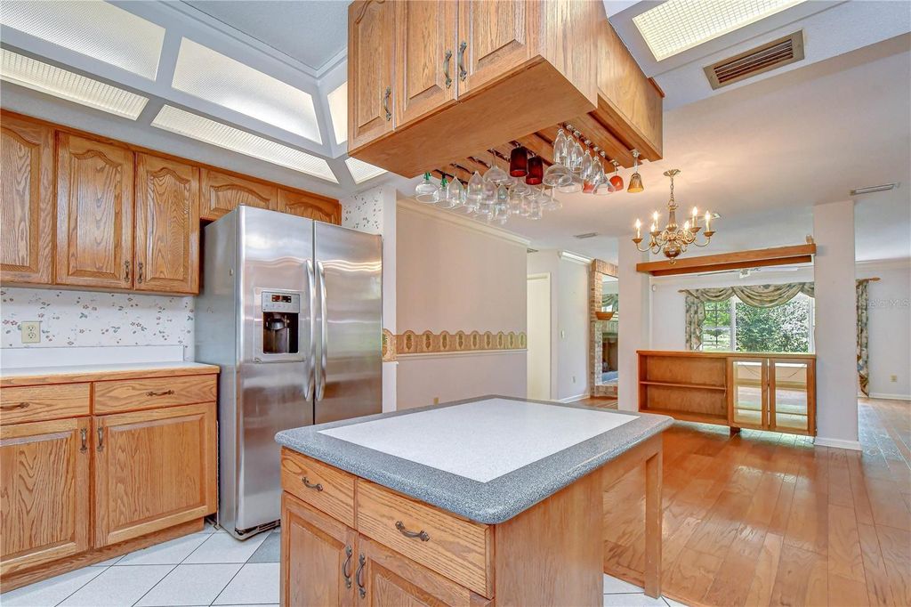 Image 15 of property listing at 914 S MILLER ROAD, Valrico, FL 33594