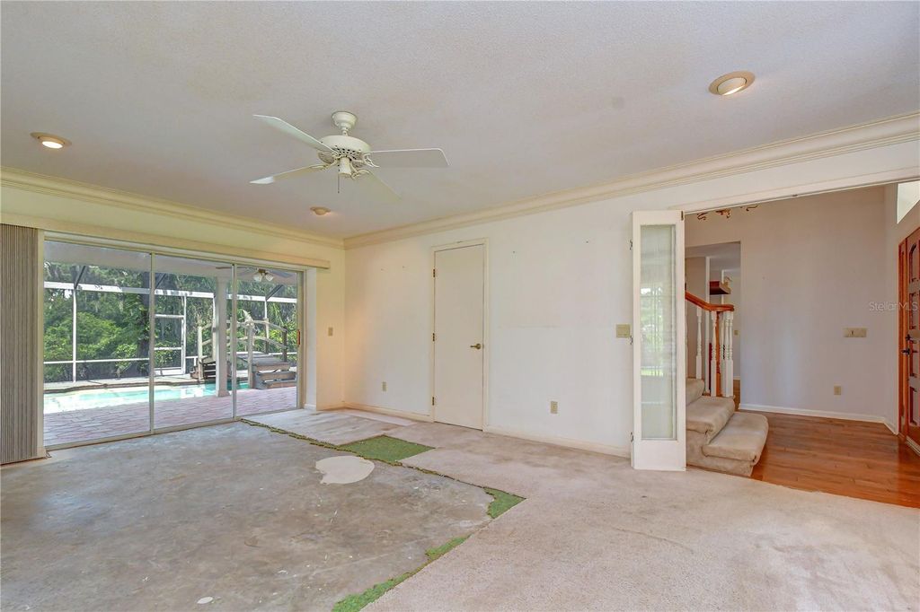 Image 17 of property listing at 914 S MILLER ROAD, Valrico, FL 33594