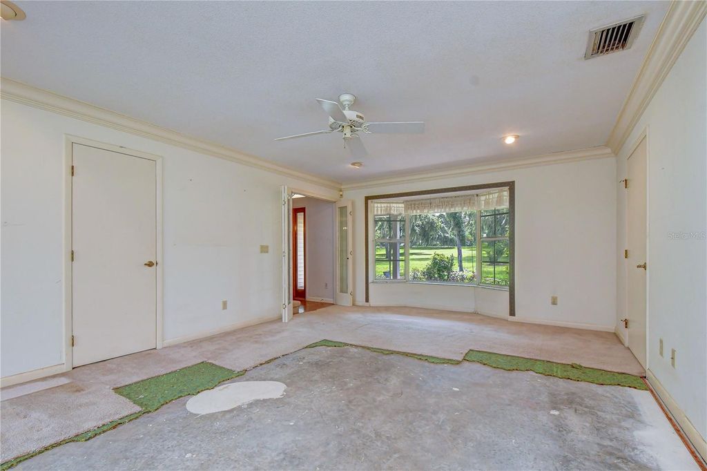 Image 18 of property listing at 914 S MILLER ROAD, Valrico, FL 33594