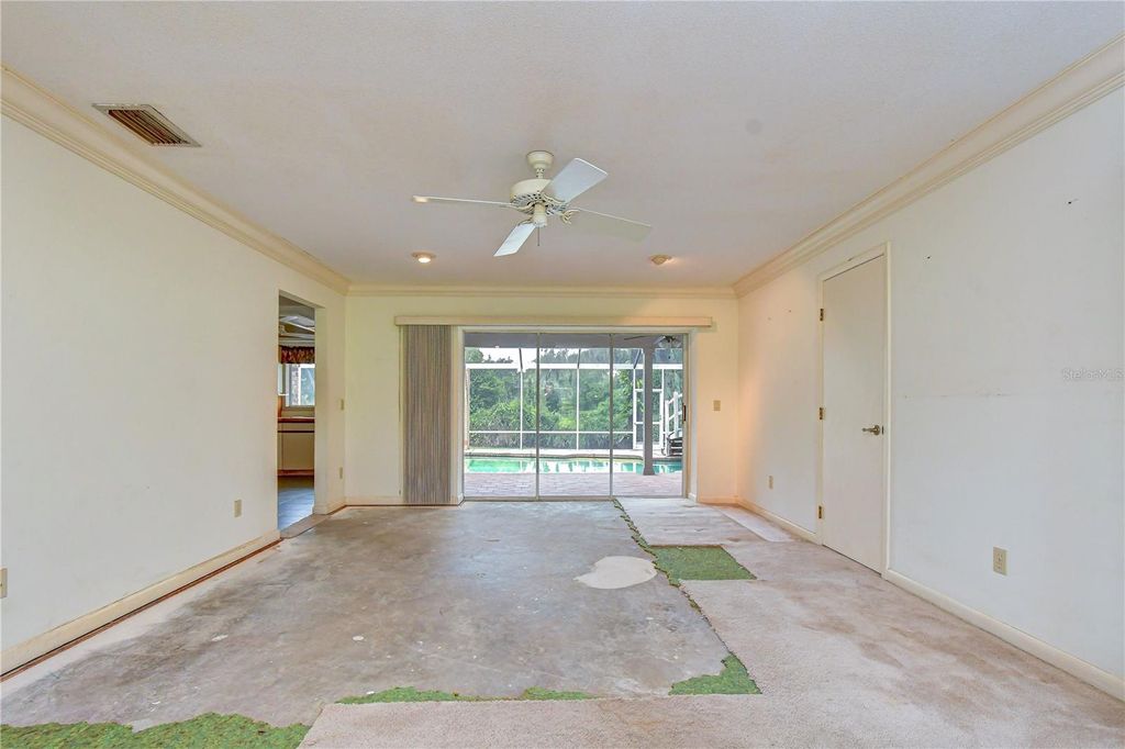 Image 19 of property listing at 914 S MILLER ROAD, Valrico, FL 33594