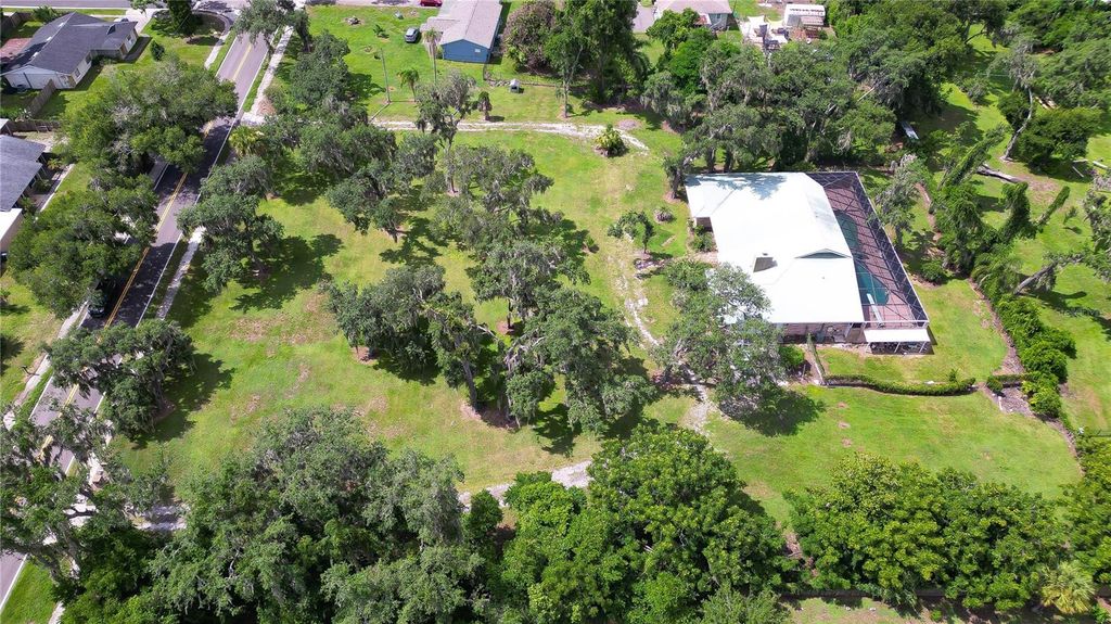 Image 3 of property listing at 914 S MILLER ROAD, Valrico, FL 33594