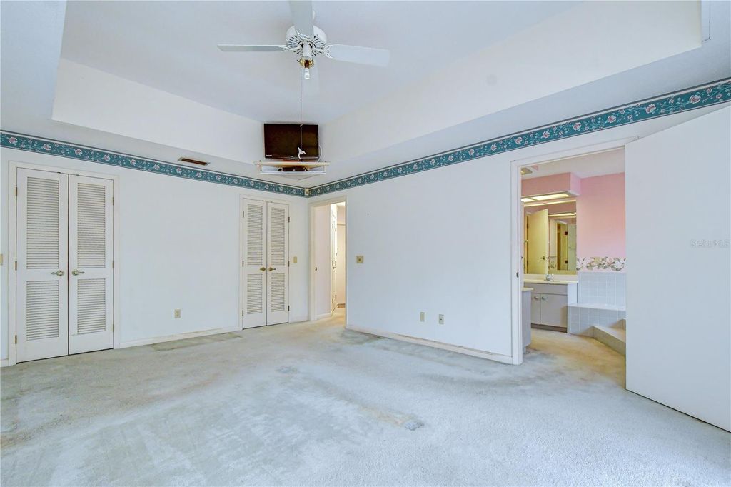 Image 27 of property listing at 914 S MILLER ROAD, Valrico, FL 33594