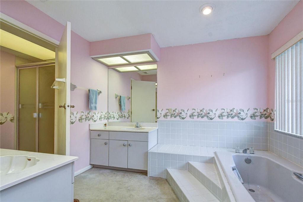 Image 28 of property listing at 914 S MILLER ROAD, Valrico, FL 33594