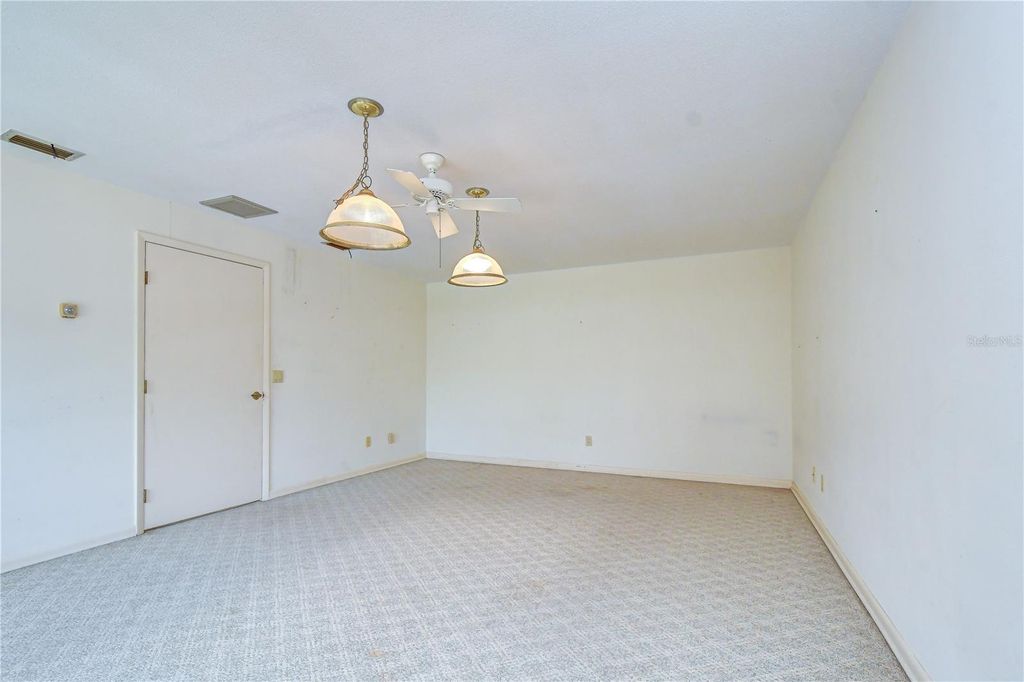 Image 31 of property listing at 914 S MILLER ROAD, Valrico, FL 33594