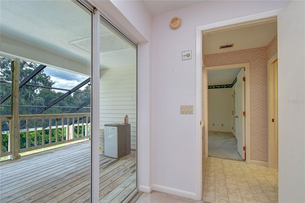Image 32 of property listing at 914 S MILLER ROAD, Valrico, FL 33594